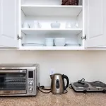 Serene 1Br House: Explore La\'S Best