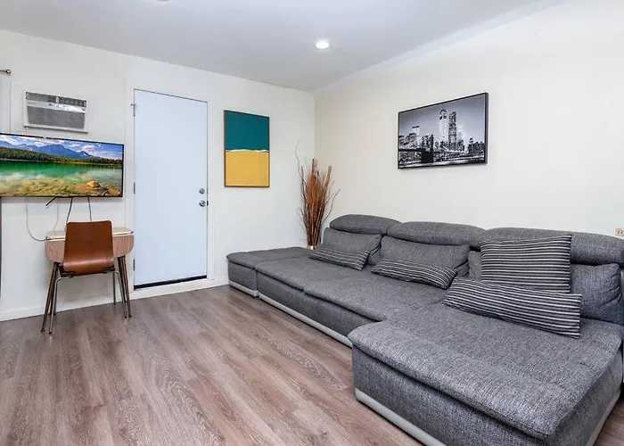 Serene 1Br House: Explore La\'S Best